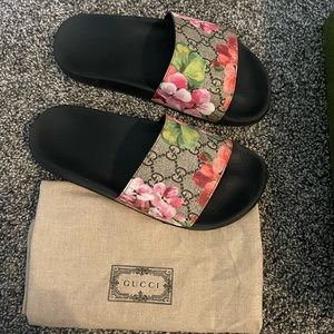 Gucci sandal slides